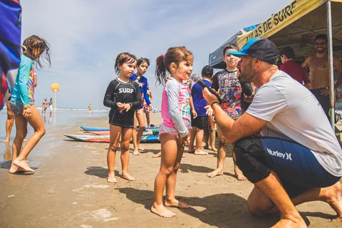Aula da Kssino Surf Escola na Praia do Cassino